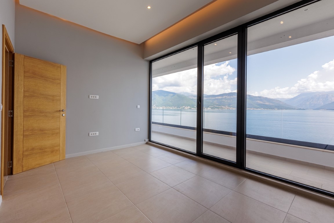 Image of Villa - 2 Bedrooms for Sale in Tivat-Krasici-Montenegro, Image 4